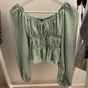 Söt topp - Jättefin topp från bikbok, aldrig använd :) Läs min bio!