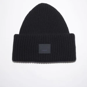 Acne Mössa - Säljer min svarta acne mössa, som ny🖤