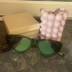 Chimi 006 - Säljer mina i princip oanvända Chimis i färgen Kiwi #006. Har tyvärr tappat bort tillbehören, därav det billiga priset:) Nypris var 1200kr