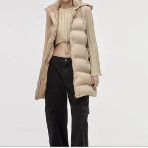 Lång väst  - • Vit/ beige väst 