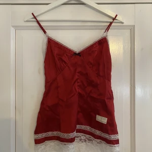 Odd Molly linne - Mörkrött silkeslinne från Odd Molly! Motsvarar en storlek xs❤️‍🔥