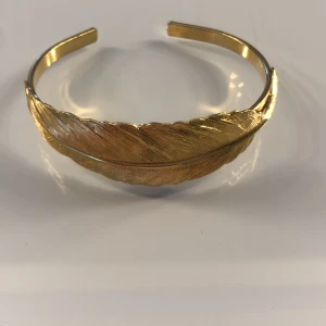 Armband  - Jättefint armband från Tomshot. Gjort i Messing oxjärpar förgyllt i 18 karat guld 