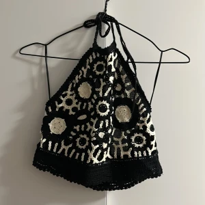 Stickad topp från Zara - Jättefin stickad topp från zara i storlek S. Endast använd 1 gång. 