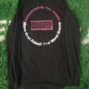 Dsquared2 longsleeve - Svart Ds2 longsleeve med sliten design, Large cond 8/10
