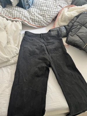 Svara jeans från Lager 157 - Högmidjade jeans från lager 157 kommer inte så mycket till användning💗