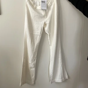 Linne byxor  - Linne byxa från brandy Melville i storlek S, helt nya och helt oanvänd då jag fick hem dem idag.  (Köparen står för frakten)