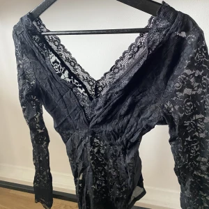 Body - Spetsbody i storlek S🌟