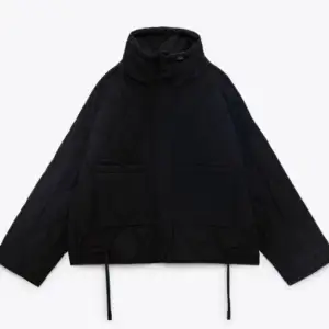 Säljer min svarta Zara jacka i storlek M som är helt slutsåld på hemsidan, dessutom väldigt sparsamt använd💗Priset är ett utgångspris då jag vill se hur stort intresset är💖💖💖