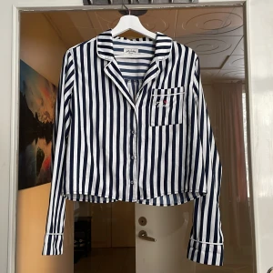 Pyamas sett - Pyamas sett från Hollister.  Passar storlek S/M Kan sälja separat, då diskuteras pris.