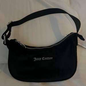 juicy couture terry-cloth (same material as tracksuit) shoulder bag from urban outfitters, perfect condition.