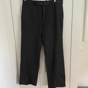Kostymbyxor  - Kostymbyxor i lite tjockare material med bra passform. 