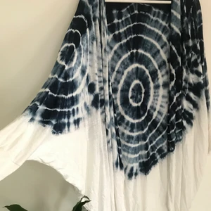 Kimono - Storlek M. Superskön och luftig. Perfekt till sommaren