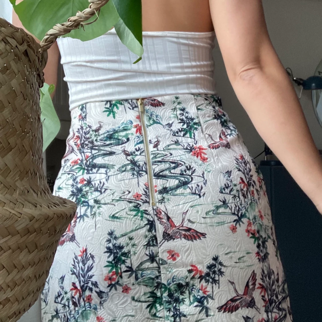 Kjol med fint mönster, fint material och är ej stretchig! Köparen står för frakten - 90