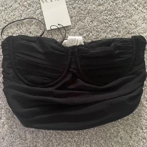 Oanvänd korsett - Oanvänd korsettliknande topp, supersnygg! Lappen är kvar och den är köpt för 199 kr men jag säljer den för 150 kr ink frakt💗