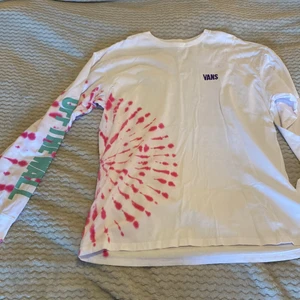 Vans longsleeve  - Säljer en longsleeve från Vans då den ej används längre. Storlek XL 