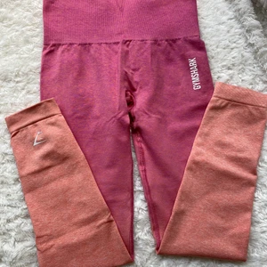 Gymshark  - Gymshark ombre i storlek XS. I färgen Orange marl/pink. Använda en gång, som nya  Är priset som gäller - inget prutande 