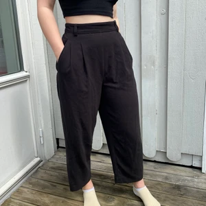 Weekday byxor 36 - Svarta kostymbyxor köpta på Weekday. Storlek 36/S.