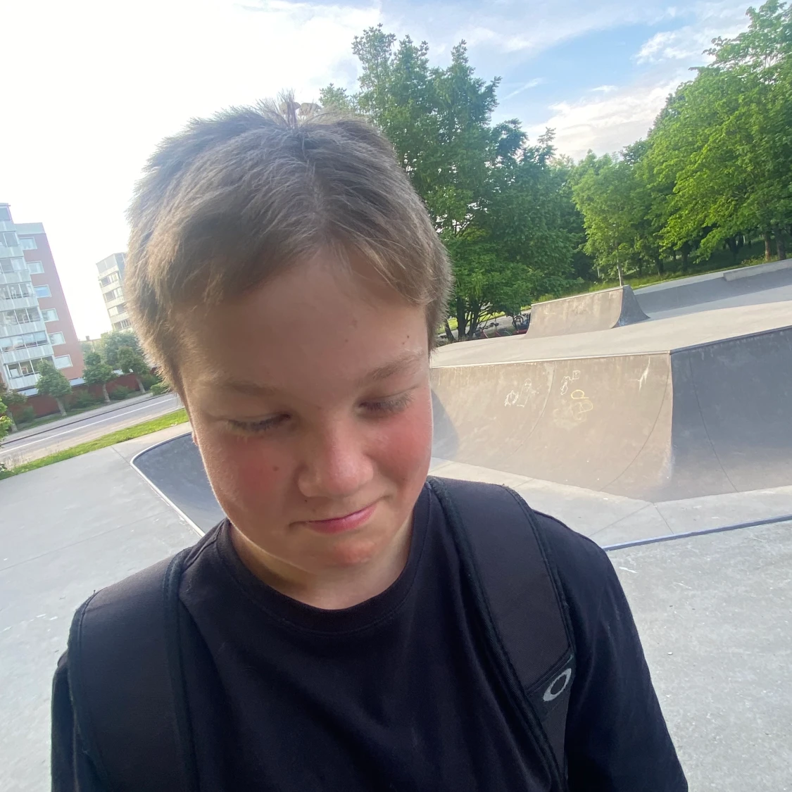 Sexig tonåring som vill ha grov anal med en Daddy