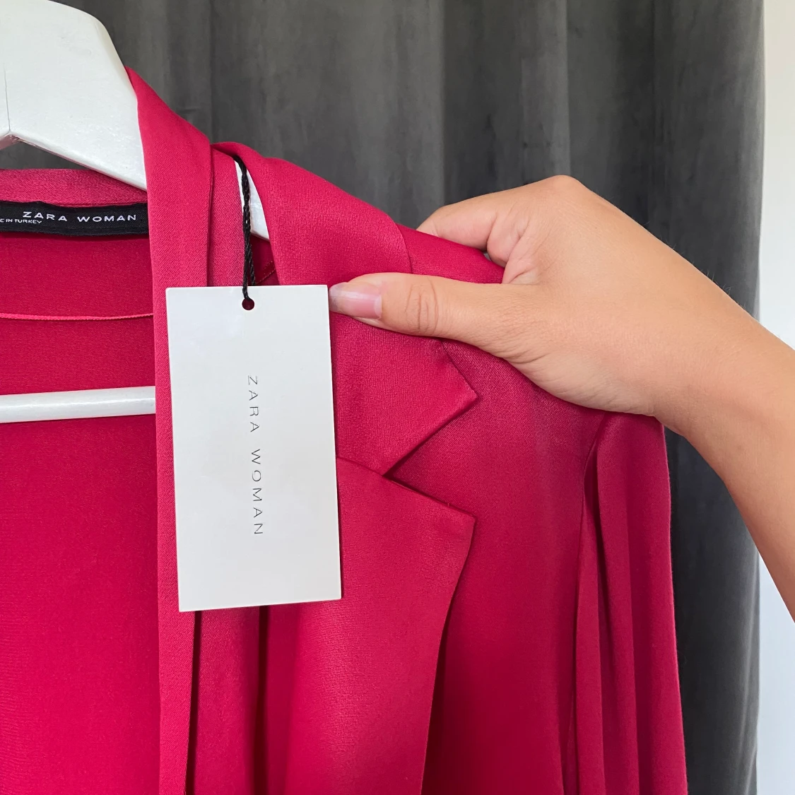 Hallonröd tröja med knyte i Stl M - 91