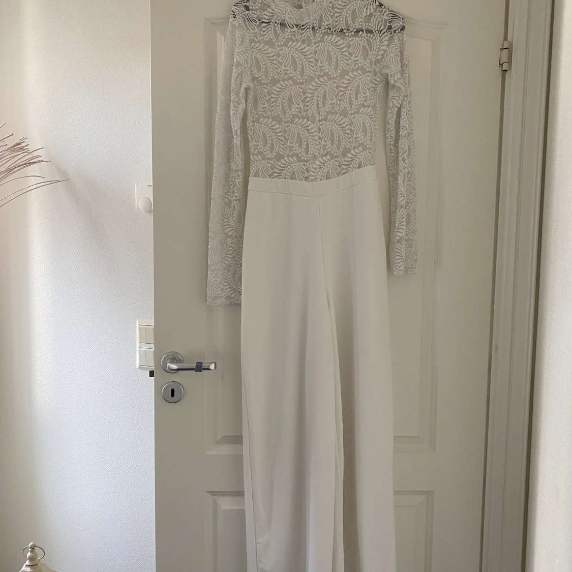 NLY vit spets jumpsuit