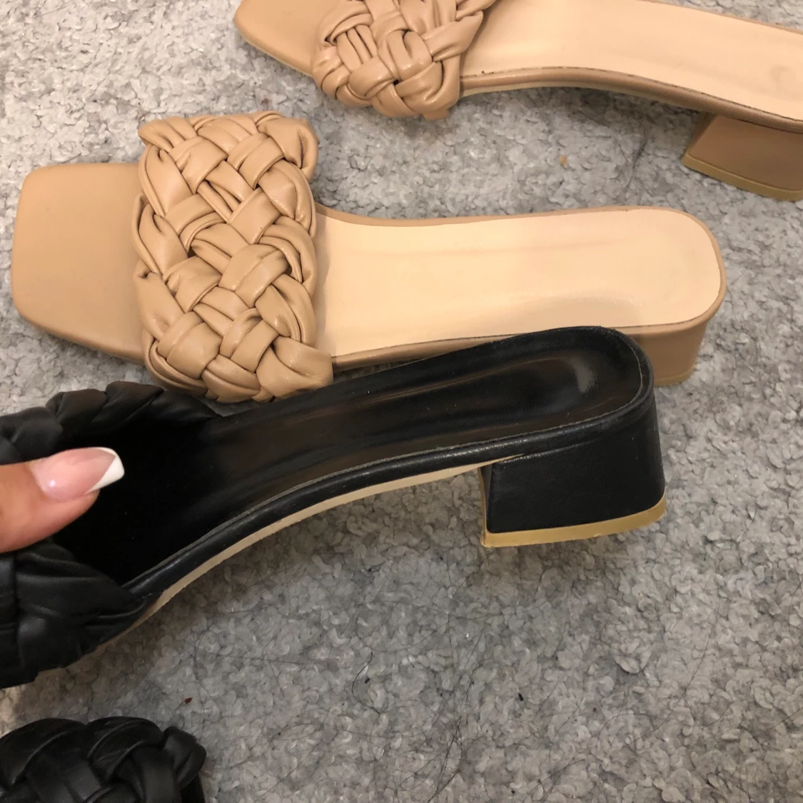 Svarta och beige klackar - 90