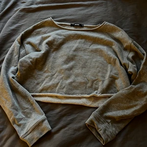 Grå mjuk tröja  - Storlek M Helt ny