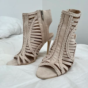 Super snygga klackar - Helt oanvända super snygga klackskor som bara legat och dammat i garderoben