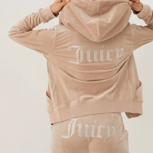 Warm taupe juicy - Säljer detta set då jag ska köpa med fickor! Kom med bud privat Köpt hos nelly för 1500
