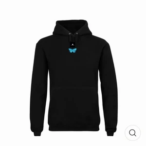 THE COOL ELEPHANT - Funderar på att sälja min hoddie ifrån   the cool elephant som aldrig är använd och är i ett fint skick! 💙 