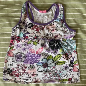 Blommig topp🌸 - Blommig topp från Me Too köpt för många år sedan (omsydd från en klänning)🌸 bra skick, frakt tillkommer 