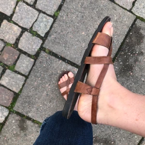 Sandaler, Vagabond, storlek 36 - Välanvända vagabondsandaler (där av priset). Men det är äkta skinn och de har fortfarande mycket att ge. Kan mötas i gbg annars tillkommer frakt! :)