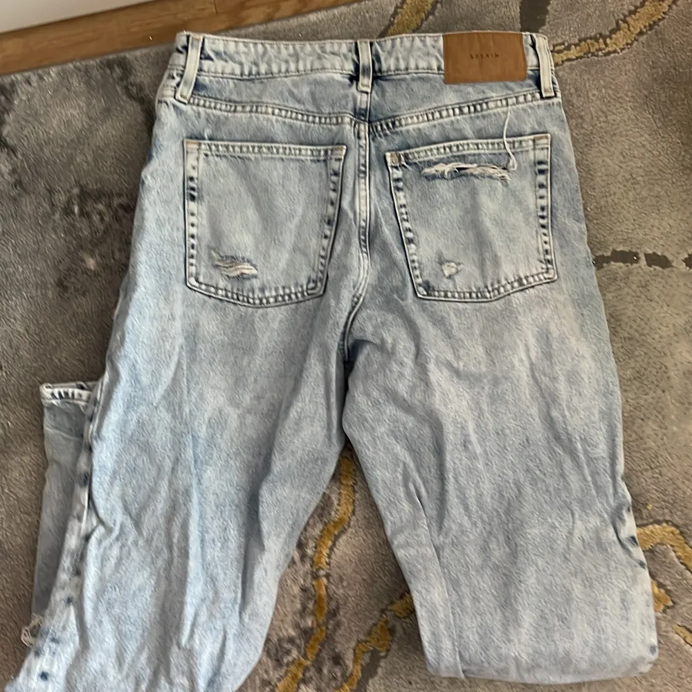 Raka jeans från hm. Nya. Storlek 36.. Jeans & Byxor.