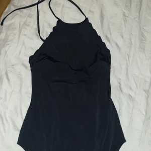 Svart baddräkt  - Svart baddräkt ifrån zalando   Frakt 26kr postnord  Går ner i pris vid snabb affär