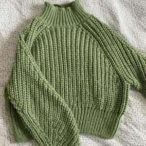 Grön stickad tröja - Stickad tröja från HM. Strl XS. 100kr