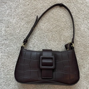 Väska  - Brun/vinröd väska 