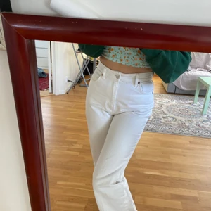 Vita jeans - Supersköna jeans som tyvärr inte kommer till användning💗 använd 1 gång