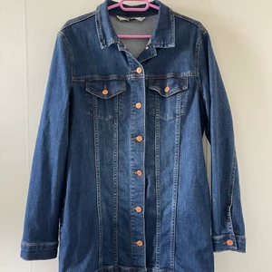 Jeans jacka  - Jeans jacka köpt utomlands använd fåtal gånger mycket bra skick