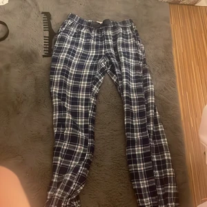 Pyjamas byxor  - 152-164 använda ca 5 gånger 