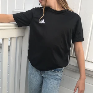 🖤🖤 - Jag säljer min dotters adidas t-shirt