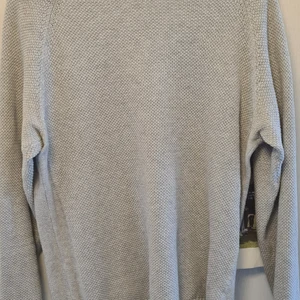 Lee storlek M - Fler bilder finns. Ett litet hål i armhålan