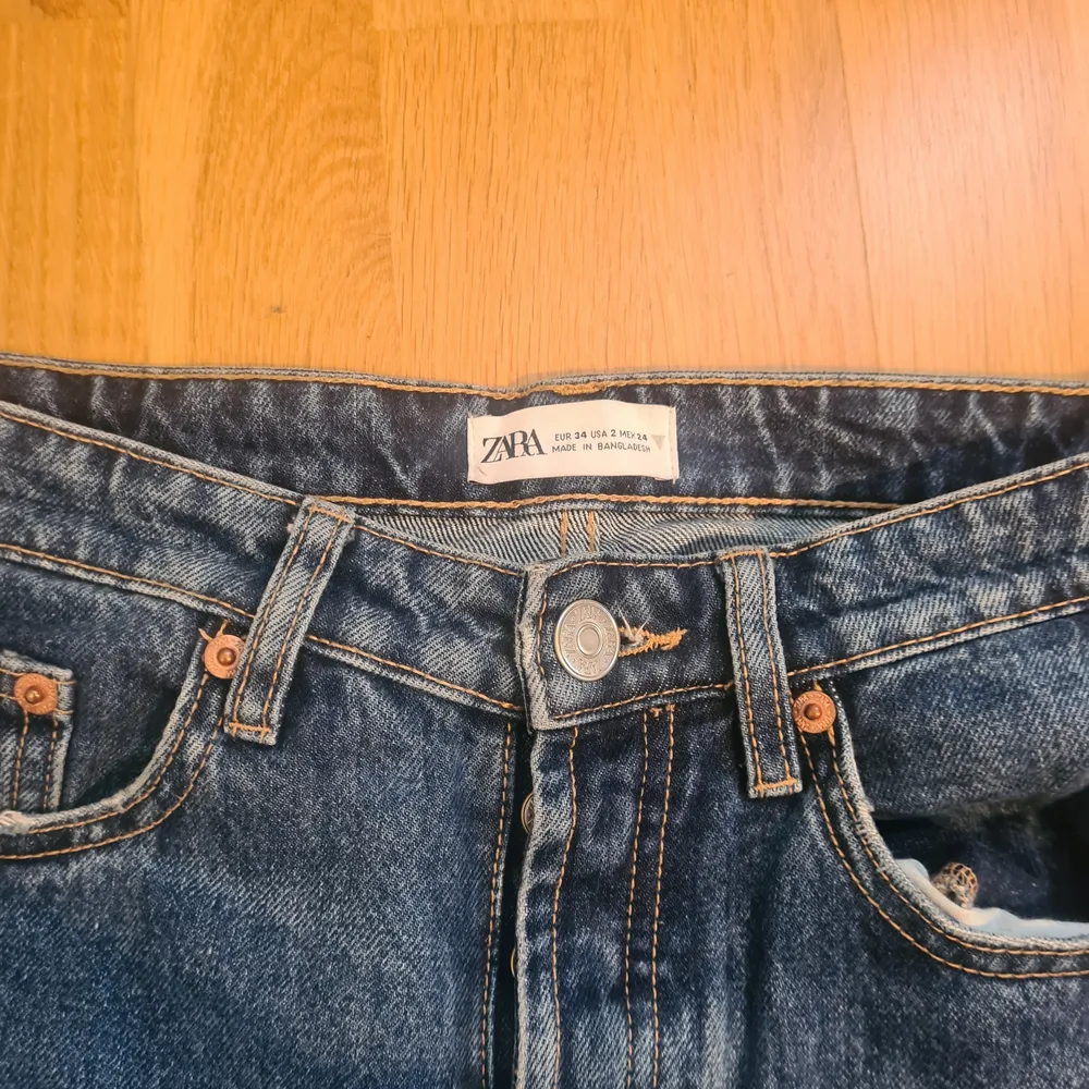 4 par jeans till bra pris! kontakta mig gärna för mer info om byxorna, storlek 34 på samtliga byxor!💖💖. Jeans & Byxor.