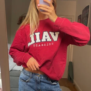 Collagetröja - Röd collagetröja köpt på Beyond retro. Superfint skick. 