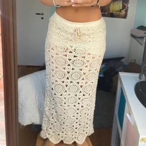 Zara kjol - En fin jätte fin kjol från zara. Använts endast en gång🌷