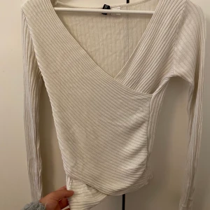 Tröja från H&M - Kommer inte till användning längre. Köpt från H&M