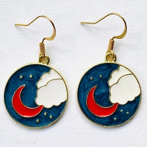 Moon and clouds örhängen ❤️ - Nickelfria krokar och fri frakt ❤️💙