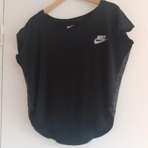 NIKE TOPP STRL S - NIKE TOPP STRL S helt & fint skick   Djur & rökfritt hem 