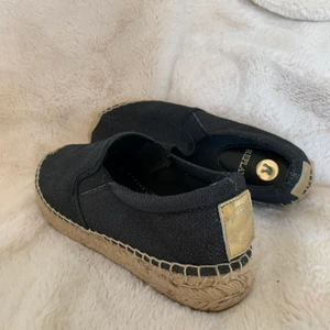 Replay espadrillos - Säljer mina Replay espadrillos som är i nyskick 