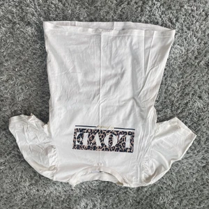 T-shirt från Lindex strl. 146/152 - Detta är en t-shirt med puff ärmar och tryck. Använt få gånger.