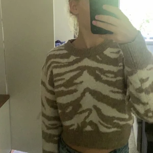 Stickad tröja💖 - Jätte fin stickad tröja från shein!💖💖 lite nopprig därav priset!💖 nypris 169!