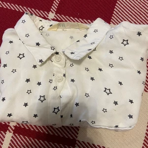 Storlek: 146 - Detta är en skjorta som knappt har använts, den stryks innan köp.